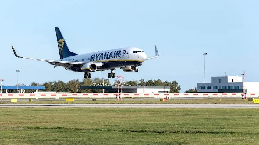 Avion Ryanair dans un aéroport en Tunisie