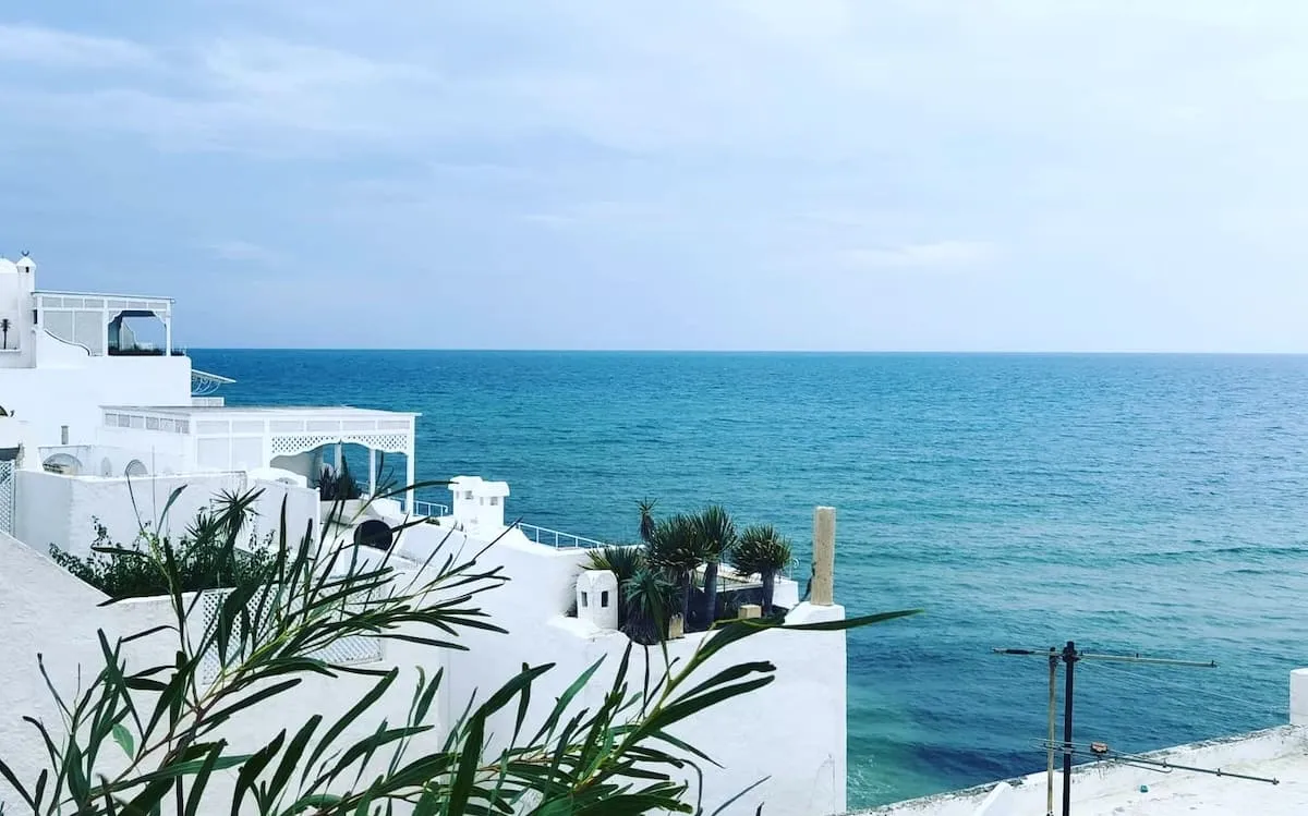 Vue la mer depuis le café Sidi Bouhdid dans la médina de Hammamet